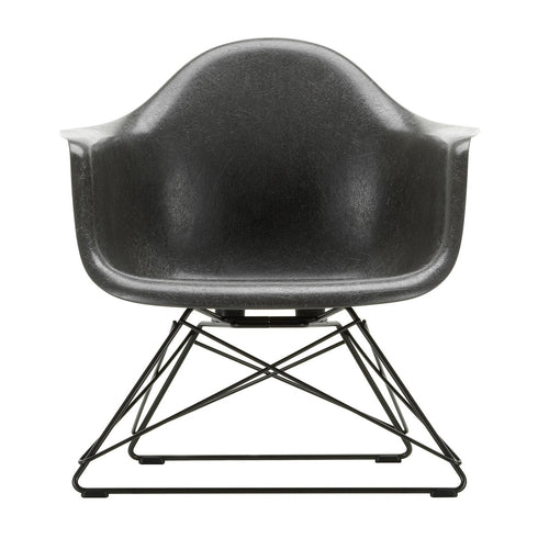 Eames Armchair in Fiberglass LAR / Black Base